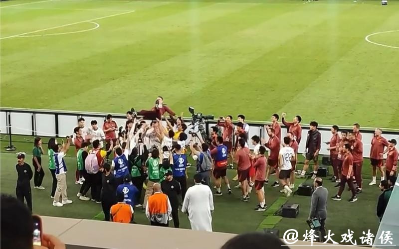 U23国足首进决赛！安东尼奥被队员高高抛起，他值得如此礼遇